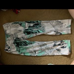 Zella crops size small good condition